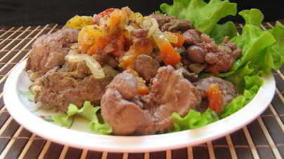 Куриная печень с овощами