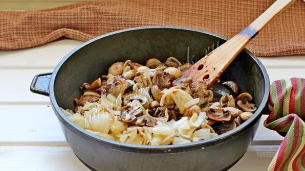 куриная печень с шампиньонами