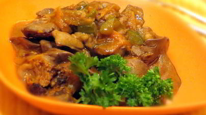 Куриная печень с солеными огурцами в МВ-скороварке