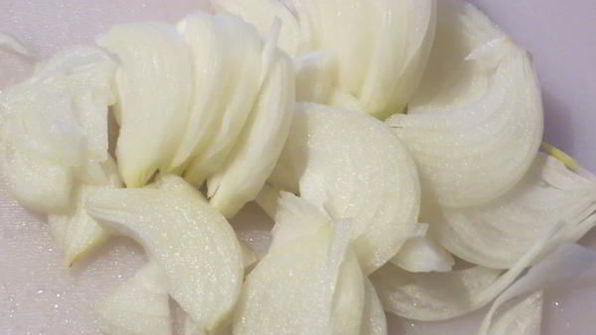 куриная печень с солеными огурцами в мв-скороварке