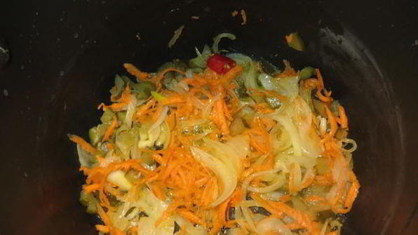 куриная печень с солеными огурцами в мв-скороварке