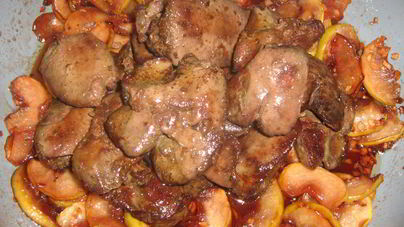 Куриная печень с яблоками и имбирем