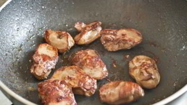 куриная печень со сливочно-горчичным соусом