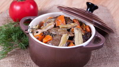 Куриная печень тушеная с ревенем