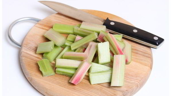 куриная печень тушеная с ревенем