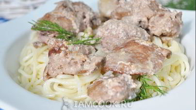 Куриная печень тушеная в сметане