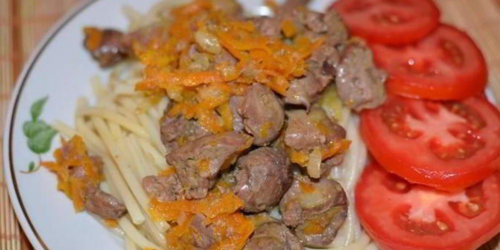 Рецепт куриная печень, тушенная с луком и морковью