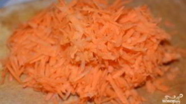 куриная печень, тушенная с луком и морковью