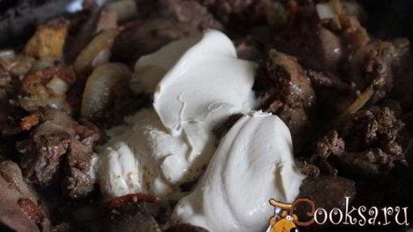 куриная печень в сметанном соусе