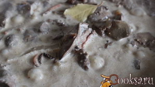 куриная печень в сметанном соусе