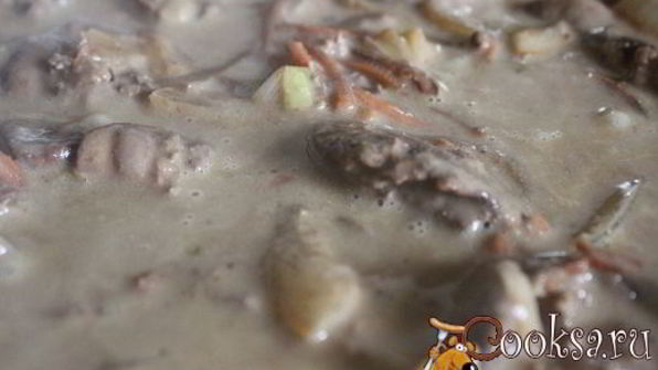 куриная печень в сметанном соусе