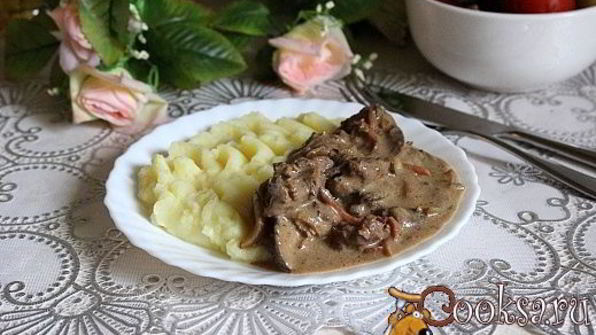 куриная печень в сметанном соусе