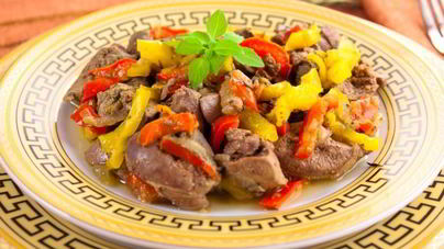 Куриная печень, жаренная с луком и болгарским перцем