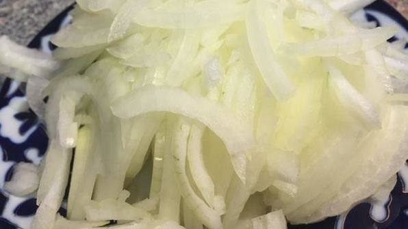 куриные сердечки и печень, тушеные в сметане