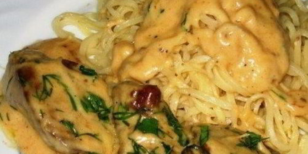 Рецепт нежная печень в сырном соусе