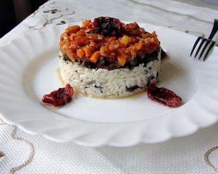 Печень говяжья маринованная в белом вине и прованских травах под томатно-овощным соусом