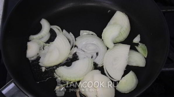 печень говяжья, тушеная в сметане