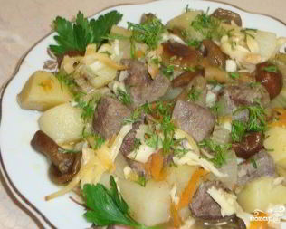 Печень говяжья тушеная