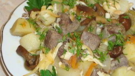 Печень говяжья тушеная