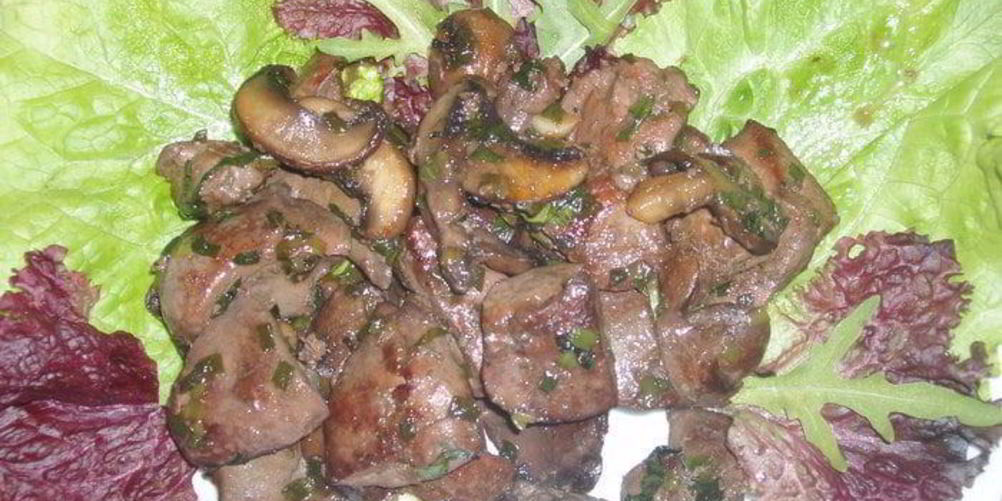 Рецепт печень кролика под грибным соусом