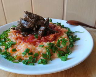 Печень с овощным пюре