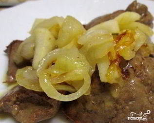 Печень с яблоками в мультиварке