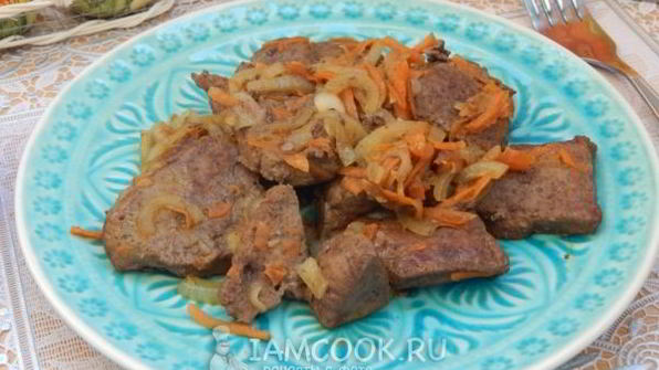 печень свиная жареная с луком и морковью