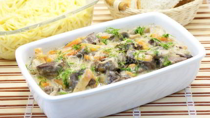 Печень тушеная с грибами