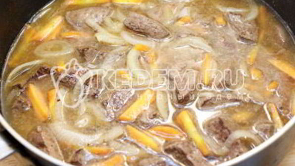 печень тушеная с грибами