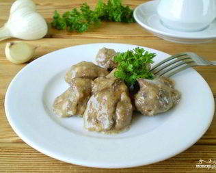 Печень, тушеная в сметане