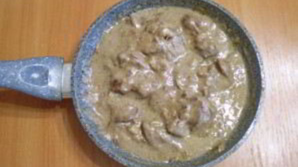 печень, тушеная в сметане