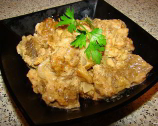 Печень, тушенная в сливках