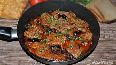 Печень в томатном соусе с черносливом