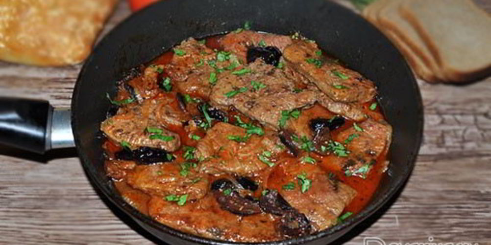 Рецепт печень в томатном соусе с черносливом