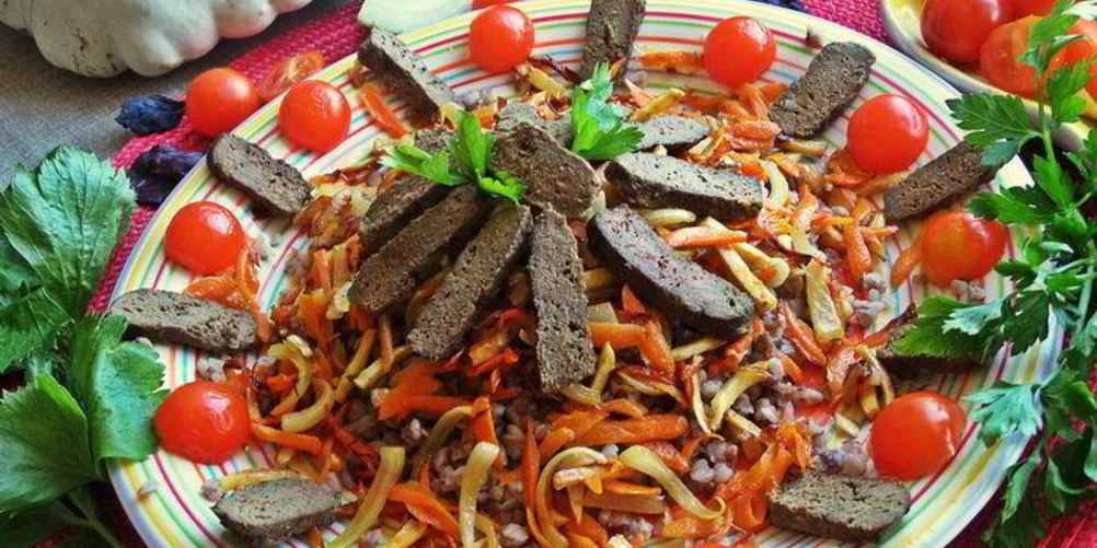 Рецепт печенка с овощами и гречкой
