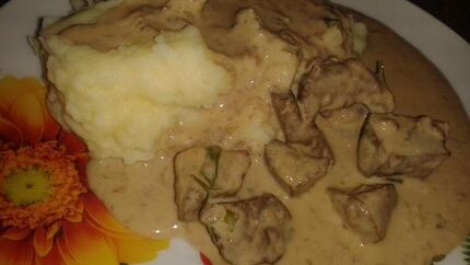 Печенка в сырном соусе