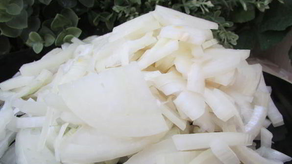 печеночные шарики с жареным луком в фисташках