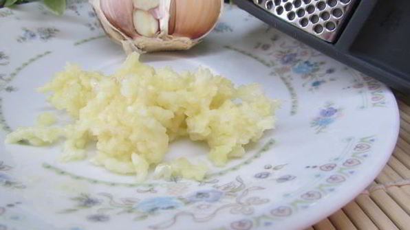 печеночные шарики с жареным луком в фисташках