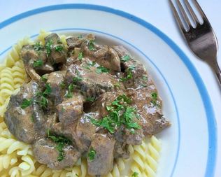 Свиная печень по строгановски