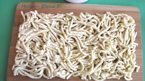 сырное печенье с песто из помидоров, оливок и зелени