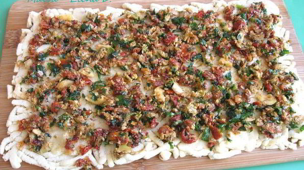 сырное печенье с песто из помидоров, оливок и зелени