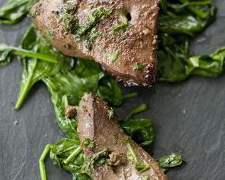 Телячья печень со шпинатом