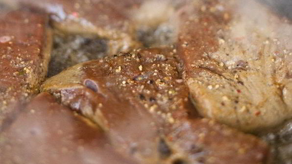 телячья печень со шпинатом