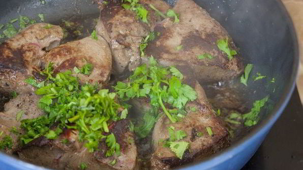 телячья печень со шпинатом