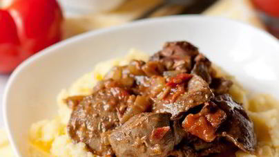 Утиная печень с томатами и бальзамическим уксусом