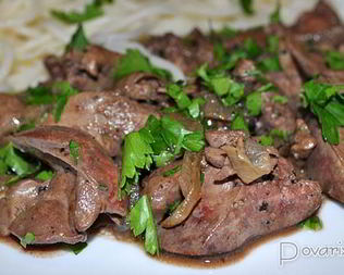 Жареная куриная печень с луком