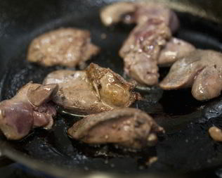 Жареная куриную печень