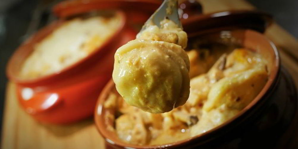 Рецепт пельмени с грибами в горшочках