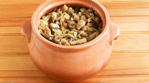 пельмени в горшочках с грибами