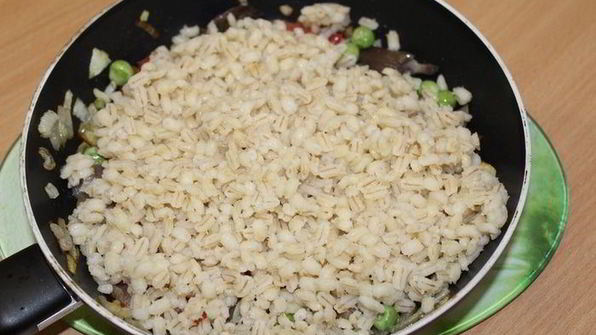 паэлья из перловой крупы и лесных грибов